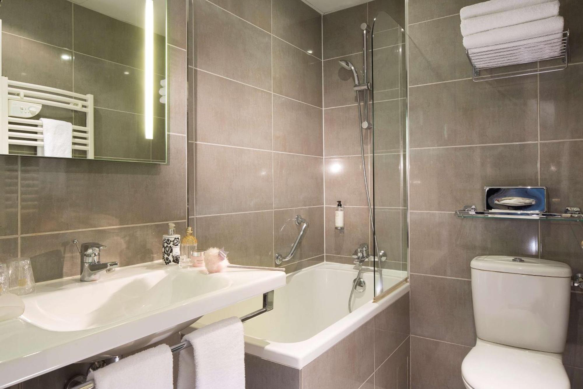 Triple Room with 1 Double bed and 1 Single Bed